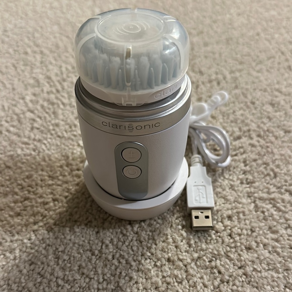 Clarisonic Silver and White Facial Cleansing Device